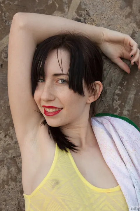 Paris Moffer: Pale Brunette in a Bikini Spreads Her Legs on the Beach – photo 20 of 21