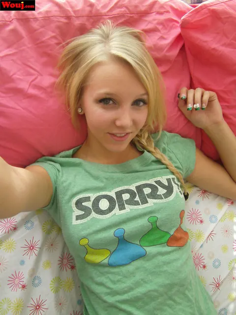 Elle Blue: Petite Blonde Pulls Shorts Aside and Spreads for a Selfie – photo 15 of 15