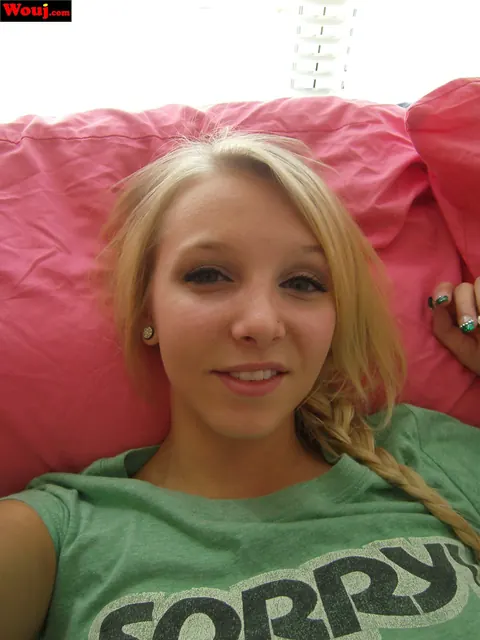 Elle Blue: Petite Blonde Pulls Shorts Aside and Spreads for a Selfie – photo 3 of 15