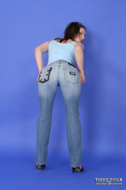Brunette Strips Off Her Jeans and Top for Lingerie Tease – photo 3 of 15