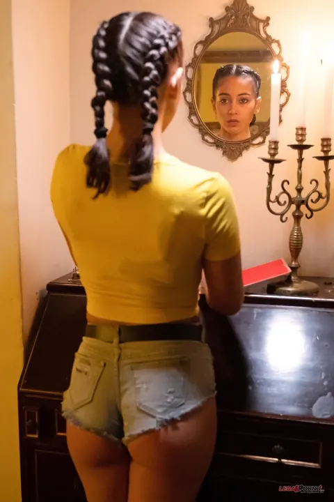 Ginebra Bellucci: Petite Brunette in Latex and Leather Takes Hard Anal – photo 2 of 20