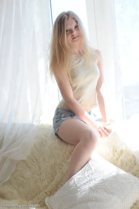 Pale European Blonde Strips Off Her Shorts and Spreads – photo 1 of 16
