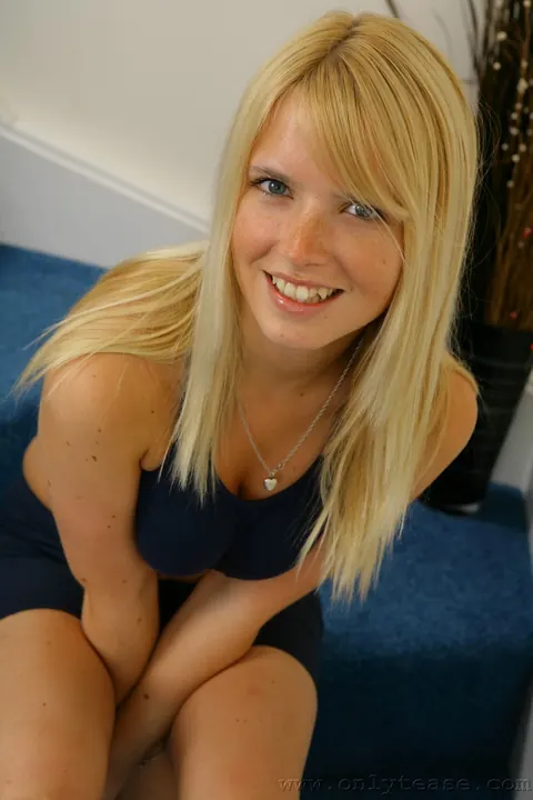 Lauren Hurley: Blonde in Shorts and Socks Shows Her Natural Tits and Pussy – photo 3 of 21