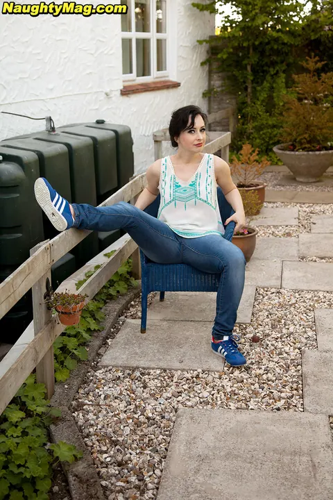 Busty Brunette MILF in Jeans and Lingerie Spreads Outdoors – photo 5 of 16