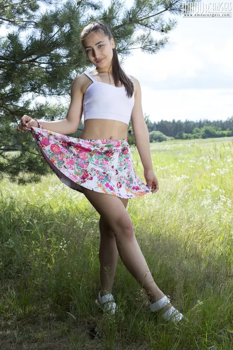 Brunette Undresses on a Towel at the Forest Edge – photo 4 of 20