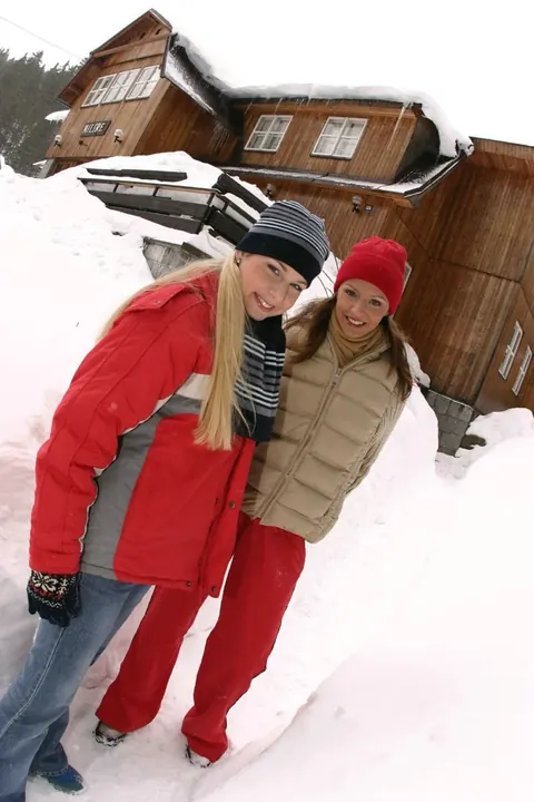 Renata Tomankova: Hairy Lesbians Lick and Finger Each Other in the Snow – photo 1 of 21