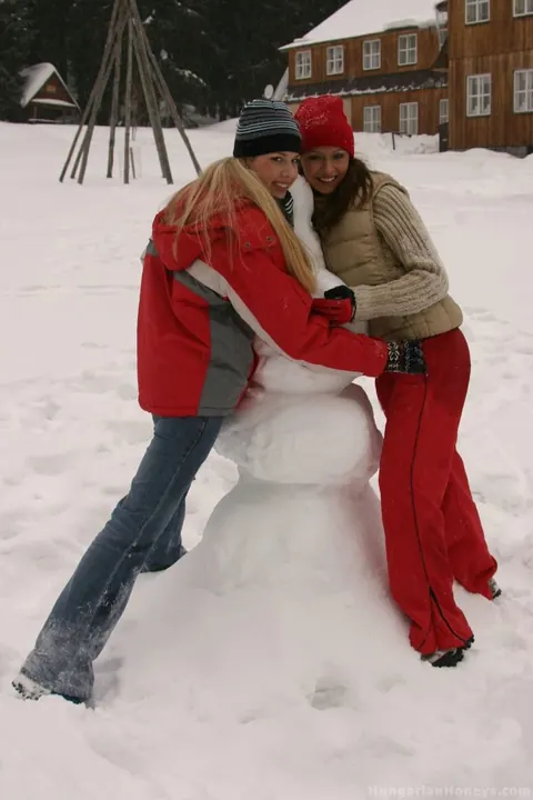 Renata Tomankova: Hairy Lesbians Lick and Finger Each Other in the Snow – photo 3 of 21