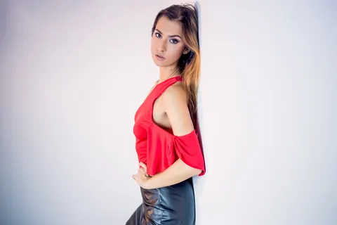 Redhead Poses in a Leather Skirt and High Heels – photo 3 of 12