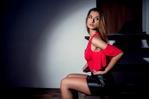 Redhead Poses in a Leather Skirt and High Heels – photo 6 of 12