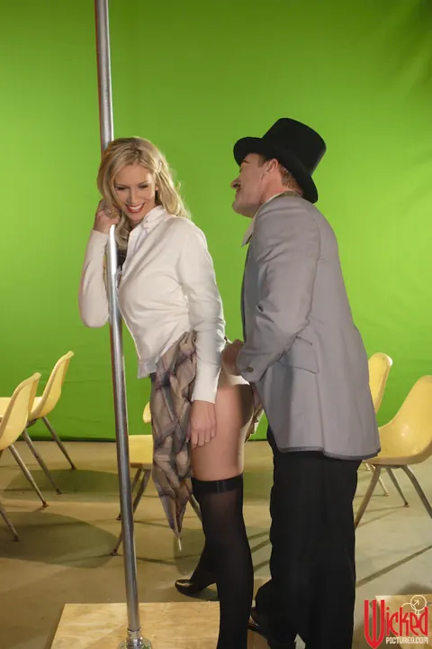 Brooke Banner: Busty Blonde MILF in Stockings Takes a Load on Her Legs – photo 2 of 20