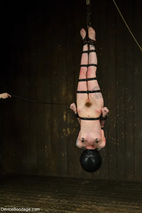 Amanda Marie: Thick Brunette in Bondage Masturbates with a Dildo – photo 13 of 21
