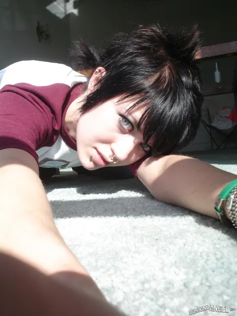 Short-Haired Pierced Babe Sucks Cock and Spreads Outdoors – photo 3 of 16