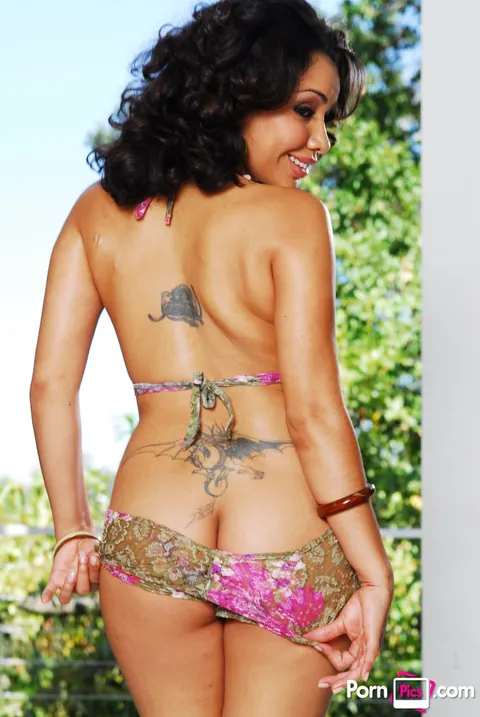 Eva lopez: Busty Latina MILF Strips Off Her Bikini and Spreads Outdoors – photo 11 of 20