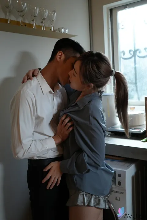 Lin Siyu: Chinese Brunette Gets Fucked and Kisses Her Partner – photo 14 of 20