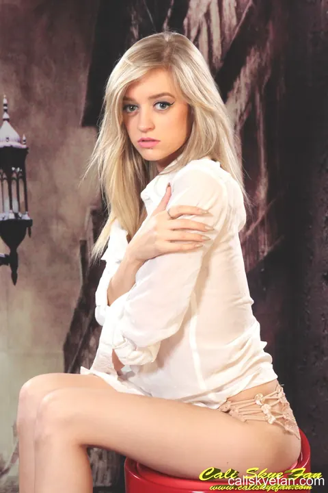 Cali Skye: Skinny Blonde Flaunts Her Small Tits in High Heels – photo 8 of 17