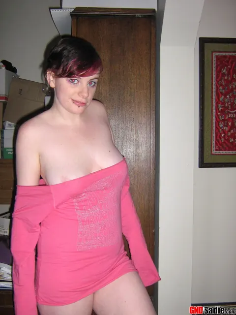 Redhead PAWG in Pantyhose and Skirt Snaps Selfies – photo 3 of 12
