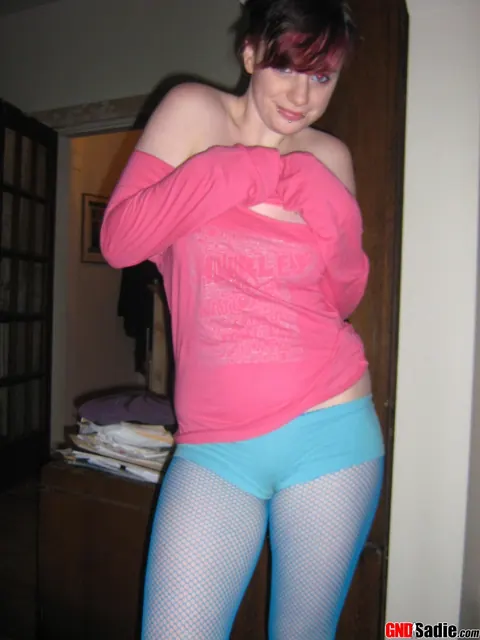 Redhead PAWG in Pantyhose and Skirt Snaps Selfies – photo 1 of 12