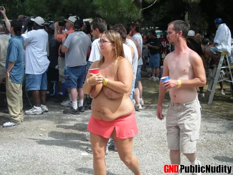 BBW Poses Nude at an Outdoor Public Party – photo 9 of 12