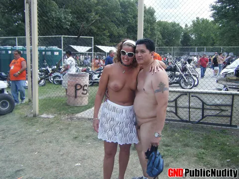 BBW Poses Nude at an Outdoor Public Party – photo 7 of 12