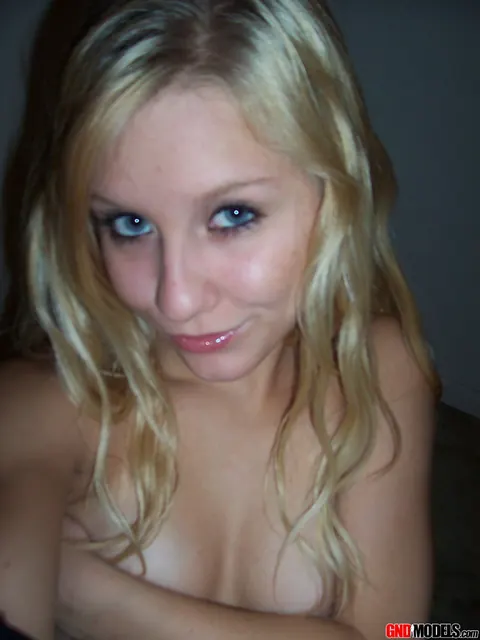 Blonde Amateur Strips to Lingerie in the Mirror Selfie – photo 12 of 12
