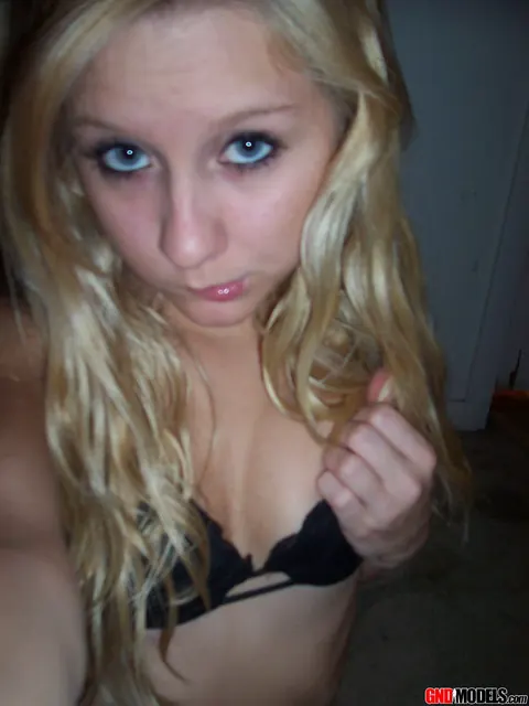 Blonde Amateur Strips to Lingerie in the Mirror Selfie – photo 8 of 12