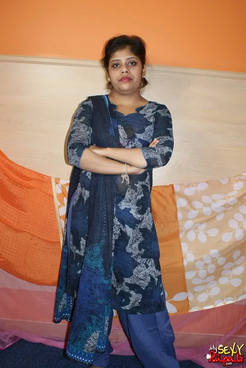 Indian BBW Pulls Aside Her Thong and Bares Her Breasts – photo 1 of 15
