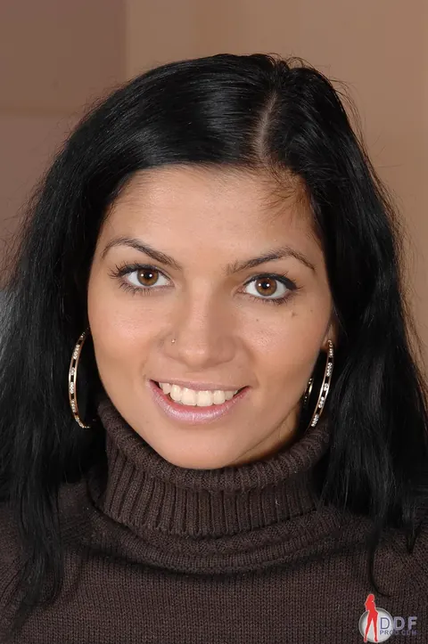Pure Angel: Petite Hungarian Brunette Shows Her Feet in Jeans – photo 1 of 20