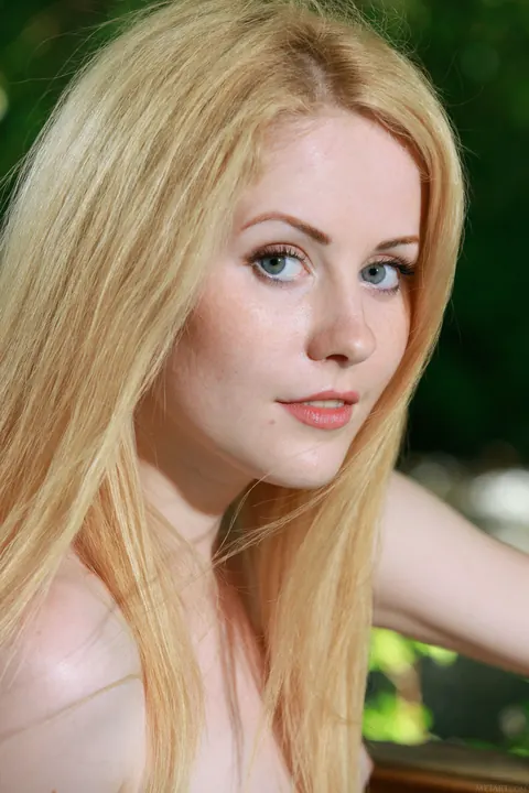 Fay Love: Ukrainian Blonde with Natural Tits Poses Nude – photo 13 of 21
