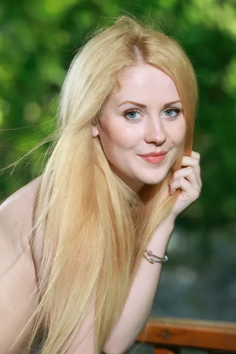 Fay Love: Ukrainian Blonde with Natural Tits Poses Nude – photo 16 of 21