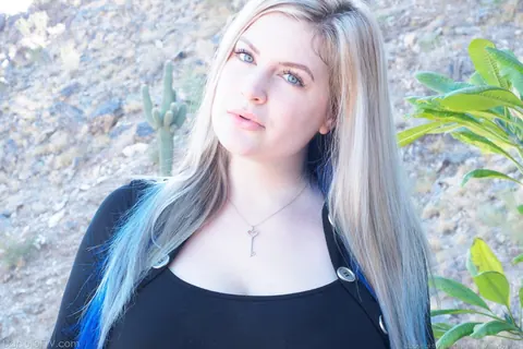 BBW Blonde in Yoga Pants and Boots Fucks a Massive Dildo – photo 2 of 15
