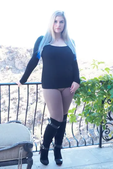 BBW Blonde in Yoga Pants and Boots Fucks a Massive Dildo