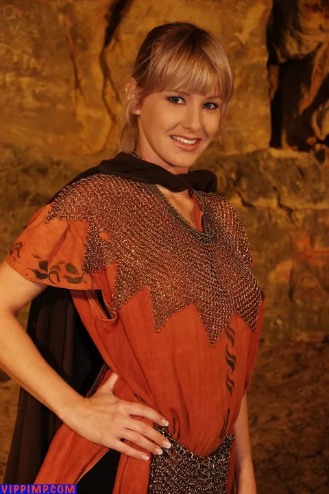 Natali Di Angelo: Blonde Cosplayer Poses Outdoors in Boots and Costume – photo 7 of 15