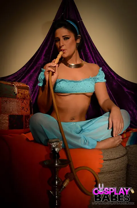 Nicola Kiss: Cosplay Babe Reveals Her Natural Tits and Masturbates – photo 10 of 17