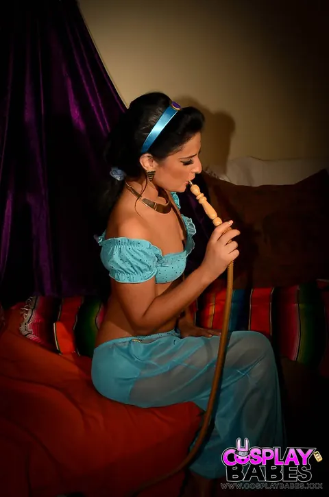 Nicola Kiss: Cosplay Babe Reveals Her Natural Tits and Masturbates – photo 9 of 17