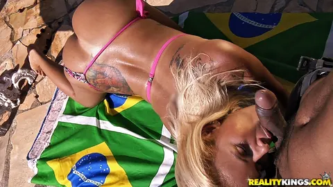 Hiady mansur: Busty Latina MILF Rides Her Partner for Poolside Anal – photo 7 of 16