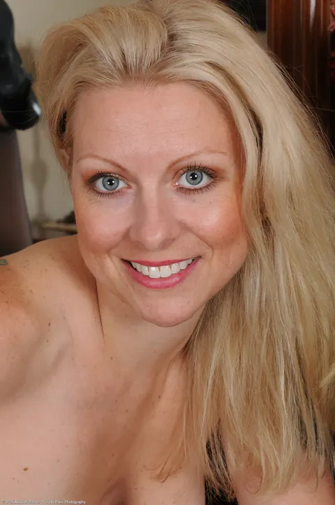 Zoey Tyler: Curvy MILF Shows Off Her Big Natural Tits in Lingerie – photo 21 of 21