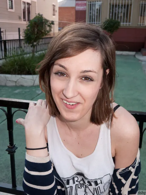 Erica Rempel: Brunette in Jeans Shows Off Her Tattoo and Small Natural Tits Outdoors – photo 8 of 9