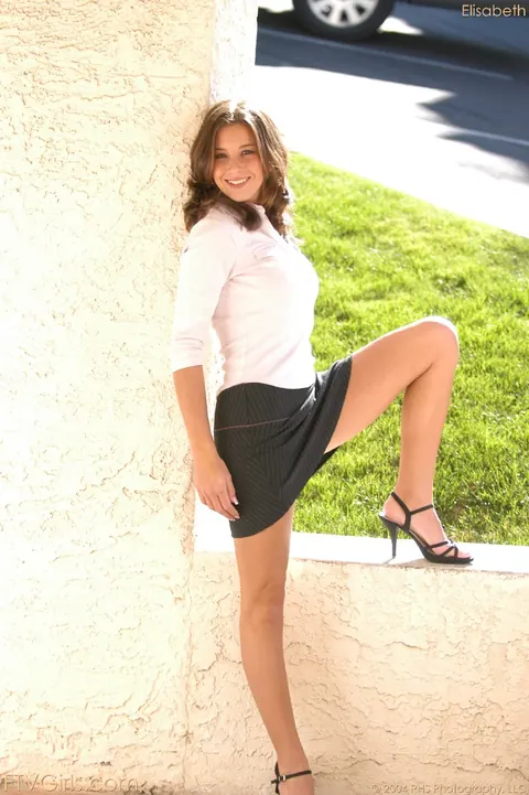 Woman Flashes Her Natural Tits and Pussy Outdoors in Heels – photo 1 of 20
