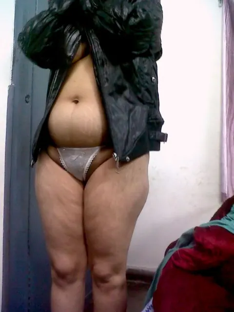 Indian BBW Covers Her Face with a Bra and Thong – photo 4 of 10