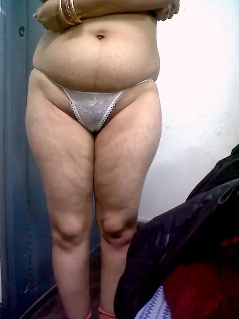 Indian BBW Covers Her Face with a Bra and Thong – photo 7 of 10