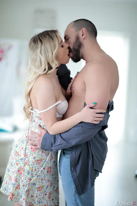 Khloe Kapri: Blonde with Small Natural Tits Gets Her Pussy Licked Before Sex – photo 9 of 21