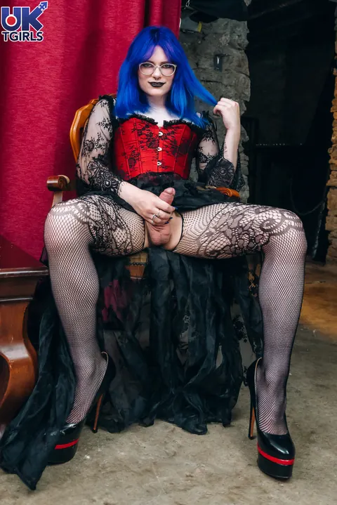 Trans Woman in Heels Takes Anal – photo 2 of 16
