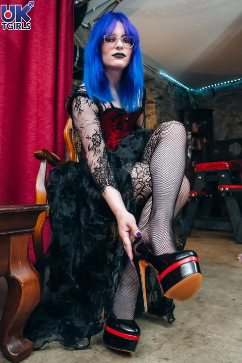 Trans Woman in Heels Takes Anal – photo 5 of 16