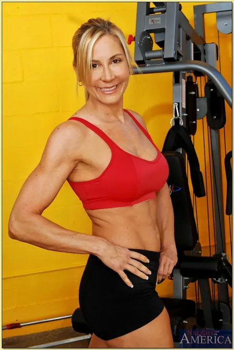 Kelly Estelle: Tall Blonde MILF Gets Fucked by Her Trainer at the Gym – photo 1 of 21