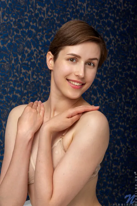 Thick Short-Haired Woman Fingers Her Pussy in Lingerie – photo 6 of 21
