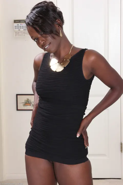 Sayanna Monroe: Ebony MILF in Heels Spreads Her Black Pussy Wide – photo 4 of 20