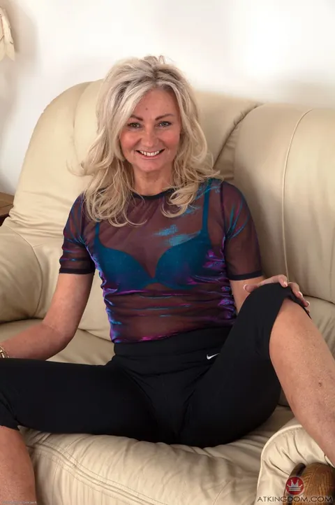 Thick Mature Woman Spreads Her Hairy Pussy and Ass – photo 1 of 21