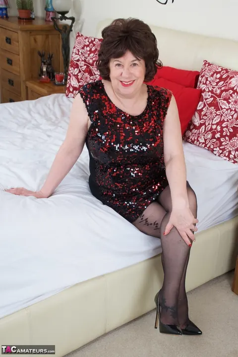 Curvy Mature Brunette Doctor Poses in Lingerie on the Bed – photo 1 of 16