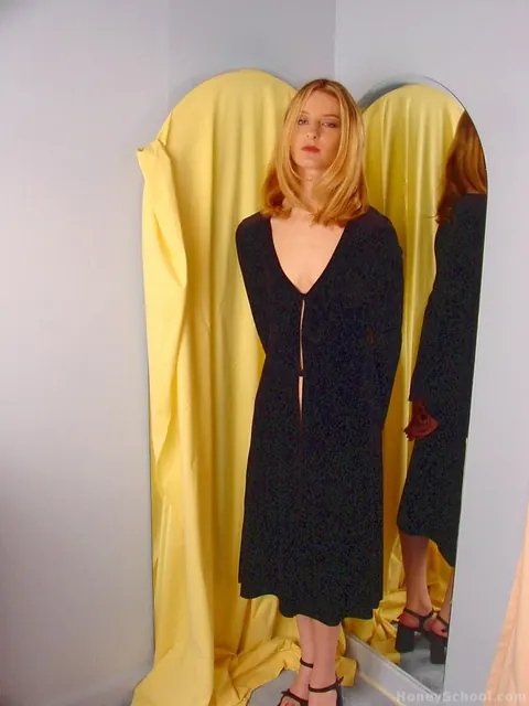 Darien Ross: Skinny Hungarian Blonde Fingers Herself in Front of a Mirror – photo 1 of 21