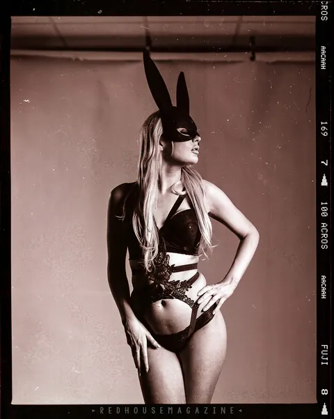 Woman in Lingerie and Bunny Ears Poses for the Camera – photo 6 of 13